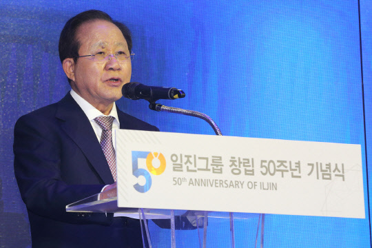 허진규 일진그룹 회장이 19일 서울 장충동 신라호텔에서 열린 '일진그룹 창립 50주년 기념식'에서 기념사를 하고 있다. <일진그룹 제공>